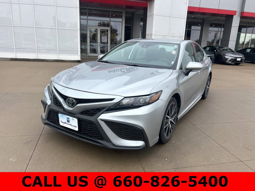 Used 2023 Toyota Camry SE image 2