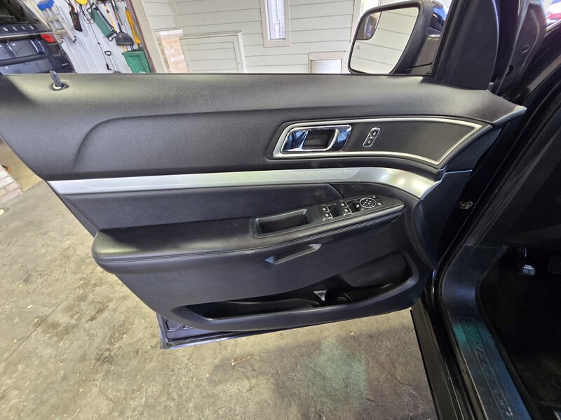 Used 2016 Ford Explorer XLT w/ Equipment Group 202A AWD/4WD image 12