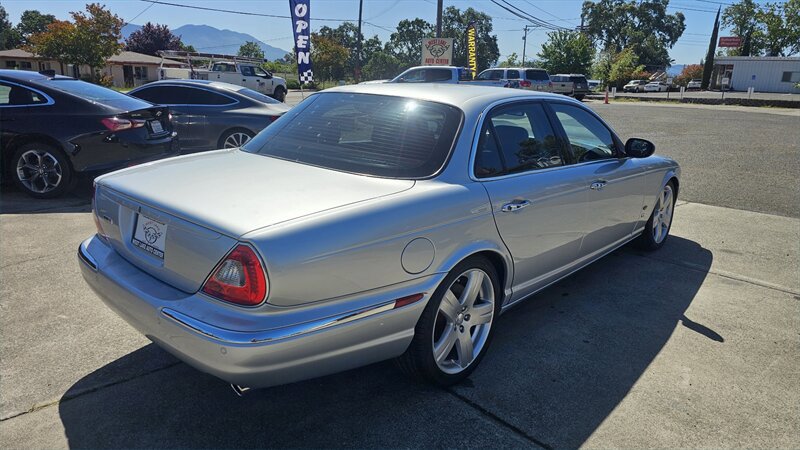 Used 2006 Jaguar XJ8 RWD image 11