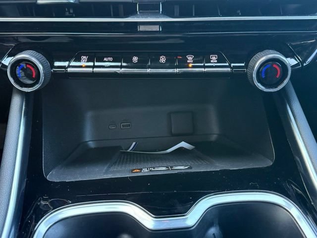 Used 2024 Chevrolet Traverse LT FWD image 28