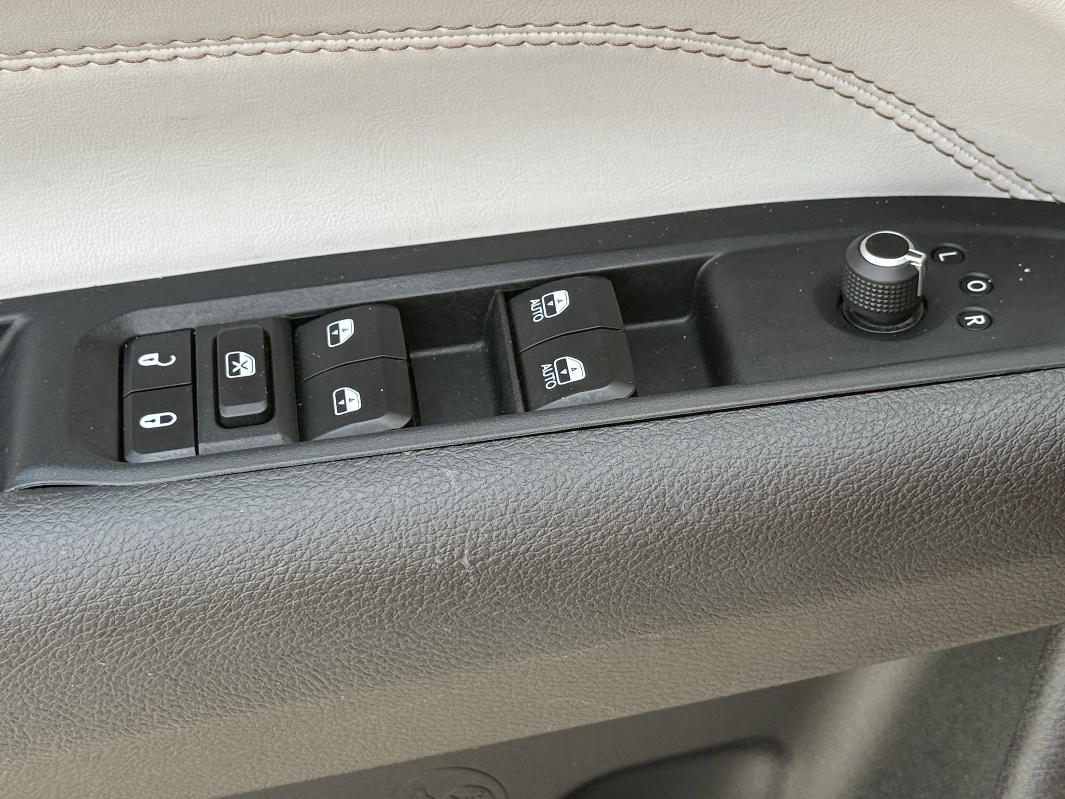 Used 2023 Jeep Compass Limited image 27