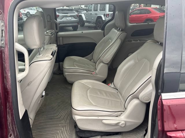 Used 2018 Chrysler Pacifica Limited w/ Advanced Safetytec Group FWD image 8