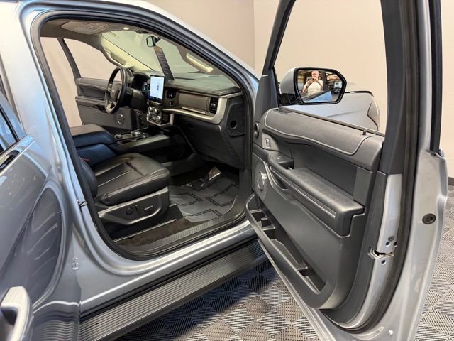 Used 2023 Ford Expedition Max XLT AWD/4WD image 23