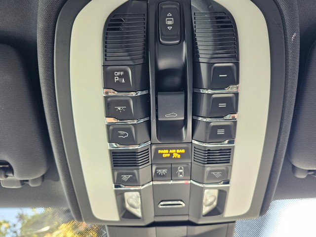 Used 2017 Porsche Cayenne Platinum Edition AWD/4WD image 41