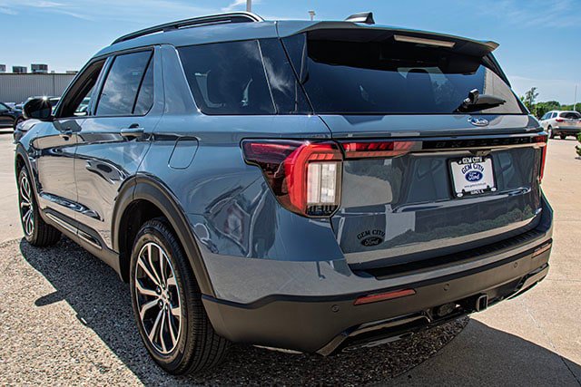 Used 2026 Ford Explorer ST-Line AWD/4WD image 3