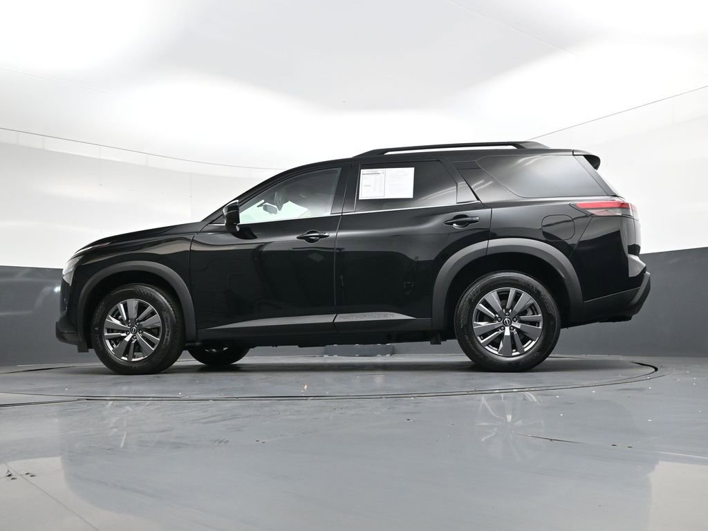 Used 2025 Nissan Pathfinder SV image 40