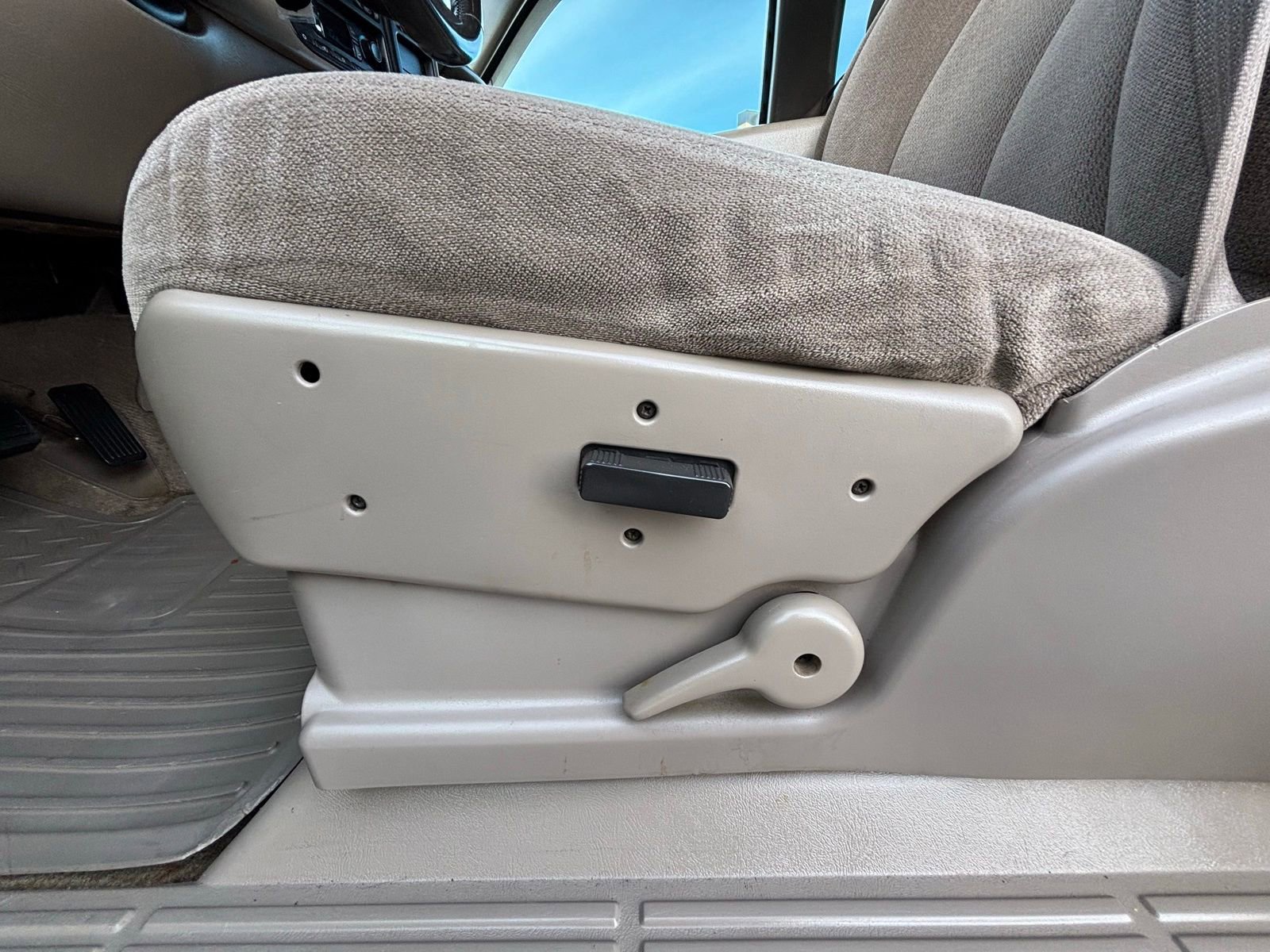 Used 2004 GMC Sierra 1500 SLE w/ Safe And Sound Package image 13