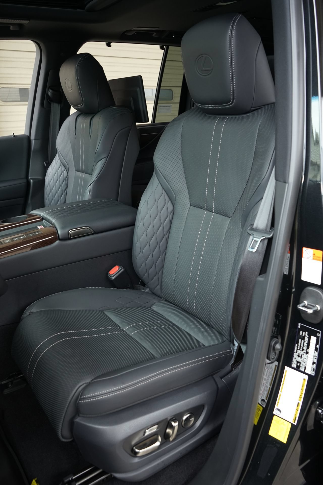 Used 2026 Lexus LX 700h Ultra Luxury AWD/4WD image 9