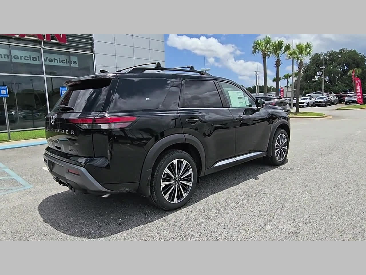 New 2026 Nissan Pathfinder Platinum FWD image 31