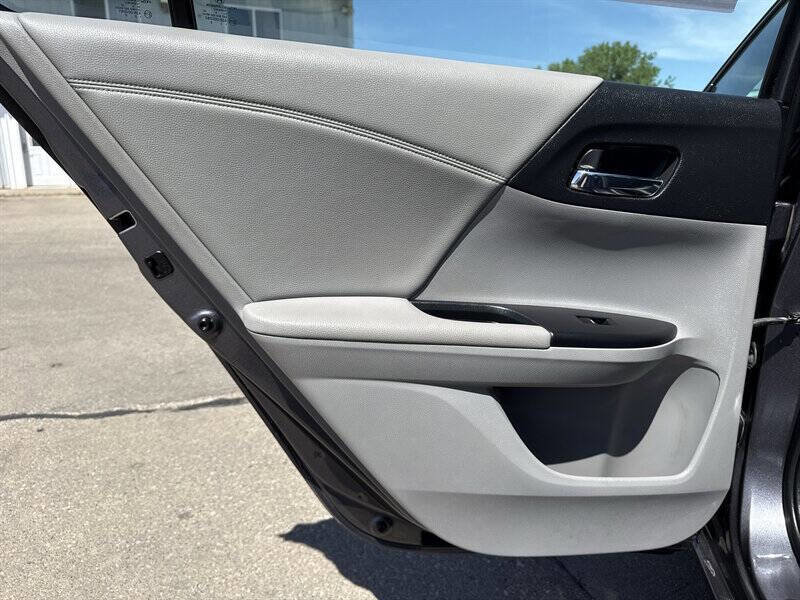 Used 2017 Honda Accord EX-L image 19