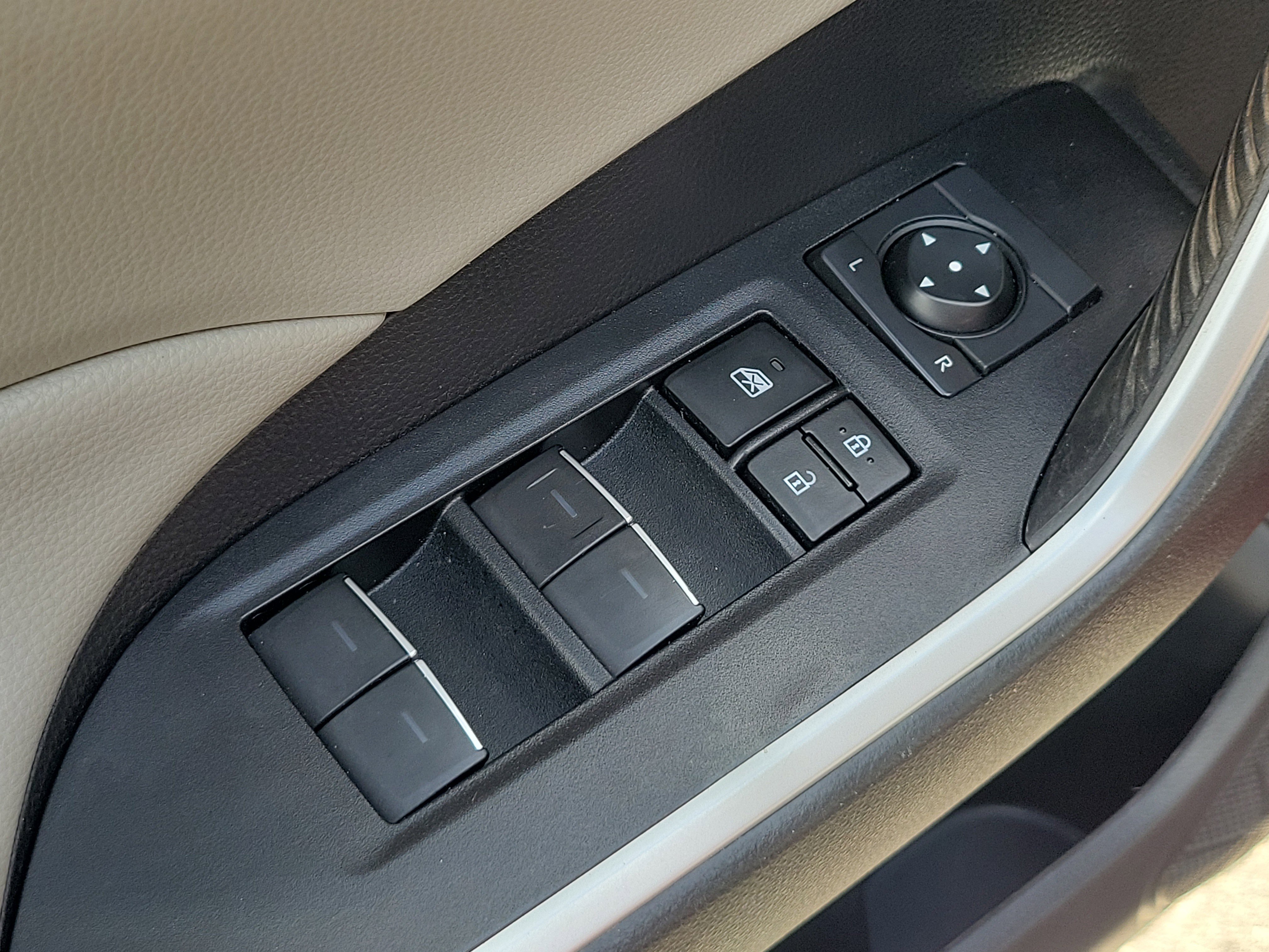 Used 2024 Toyota RAV4 XLE Premium AWD/4WD image 18