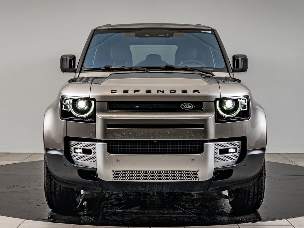 Used 2023 Land Rover Defender 110 SE AWD/4WD image 2