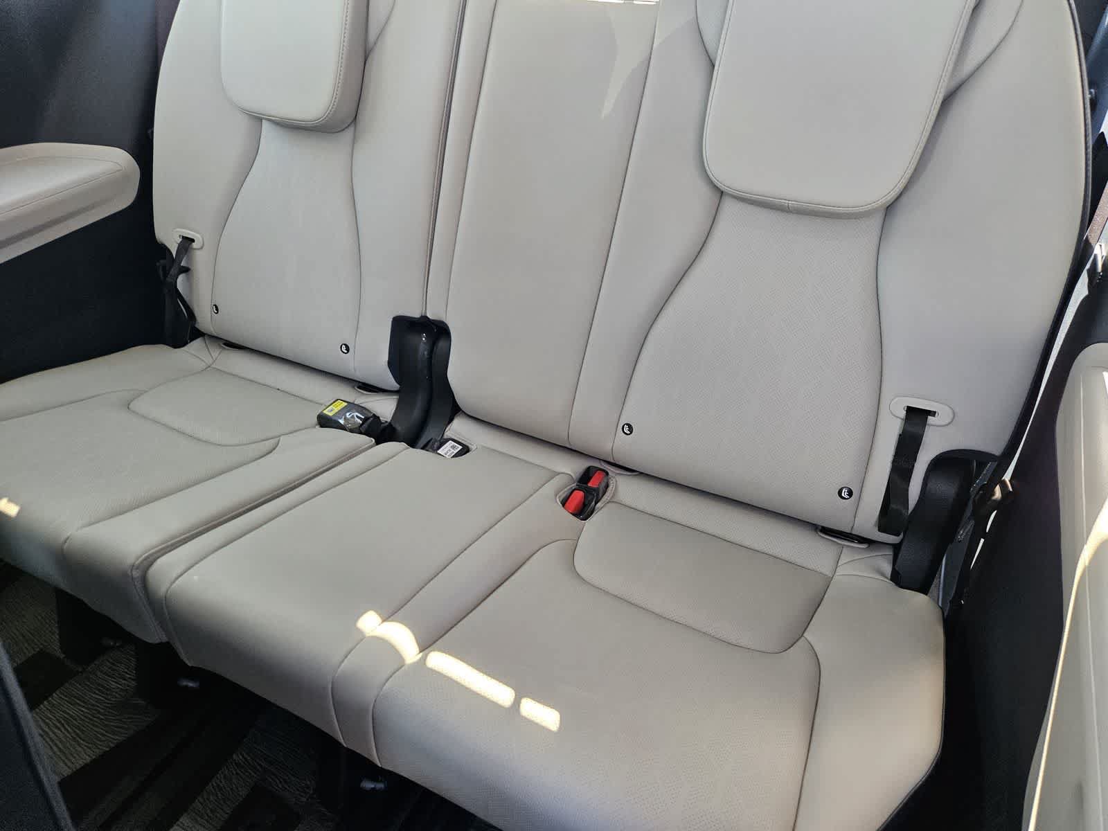 New 2026 Kia Carnival SX w/ SX Dark Edition Package FWD image 19