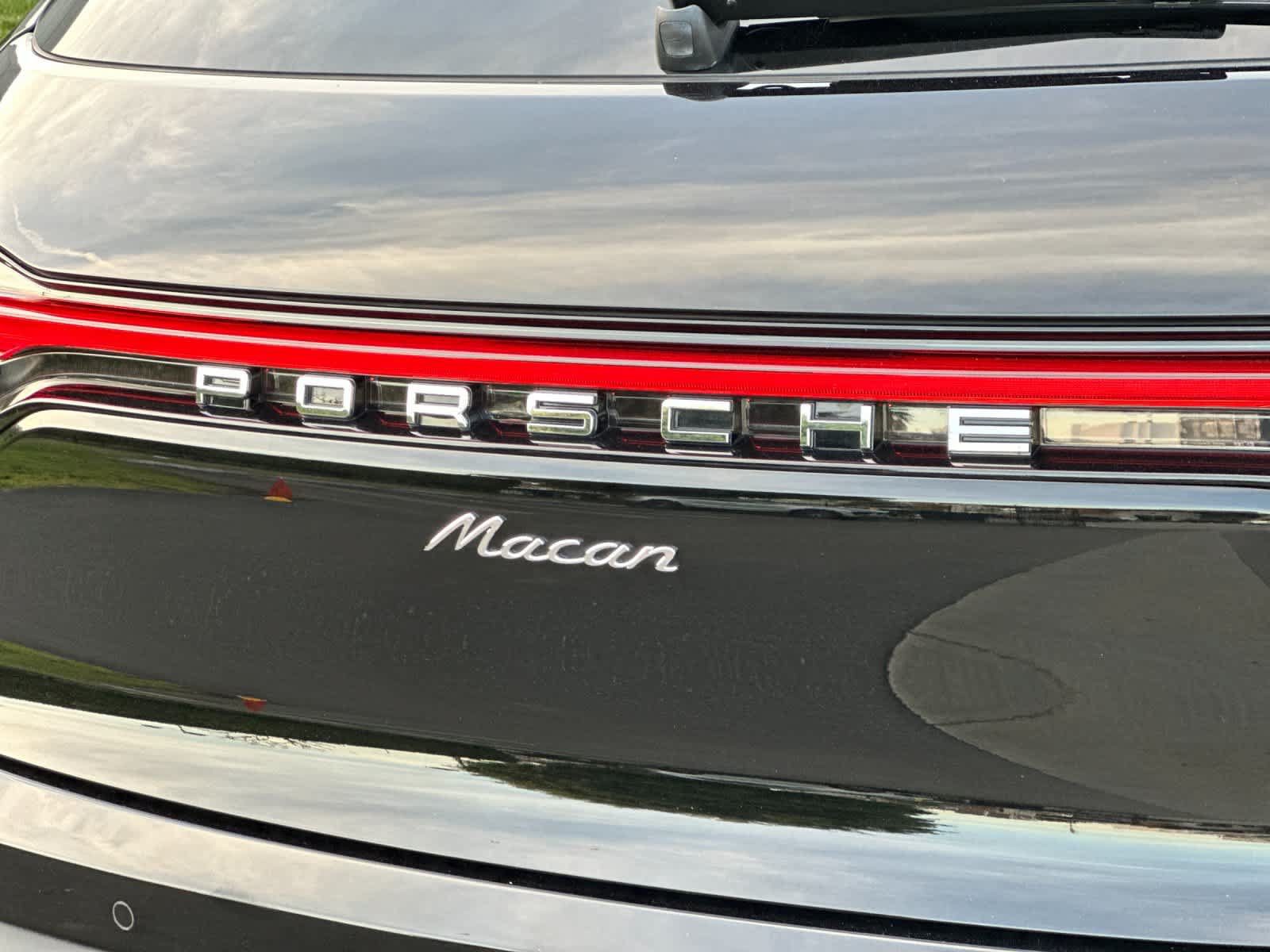Certified 2025 Porsche Macan AWD/4WD image 31