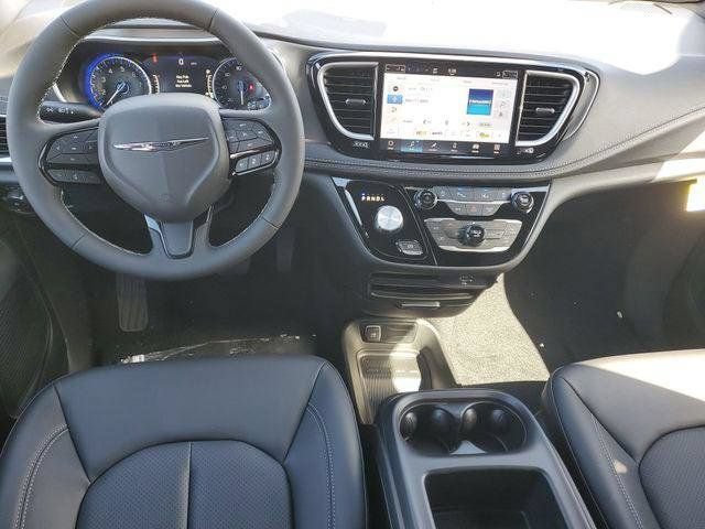 New 2026 Chrysler Pacifica Select w/ S Appearance Package FWD image 12