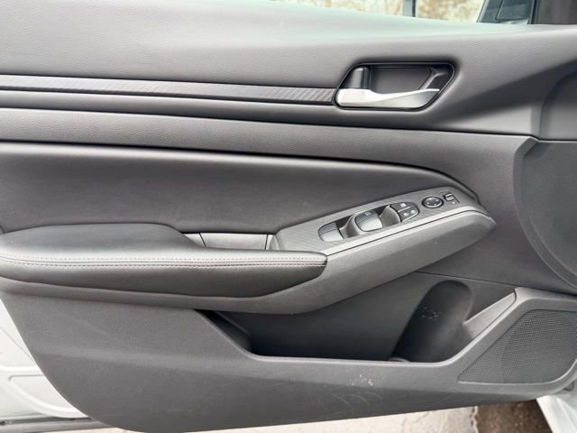 Used 2024 Nissan Altima 2.5 SV image 17