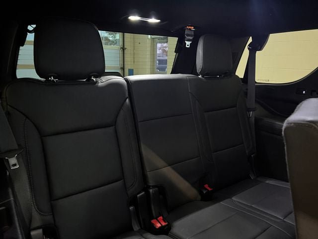 Used 2022 Chevrolet Tahoe Z71 w/ Z71 Off-Road Package AWD/4WD image 12