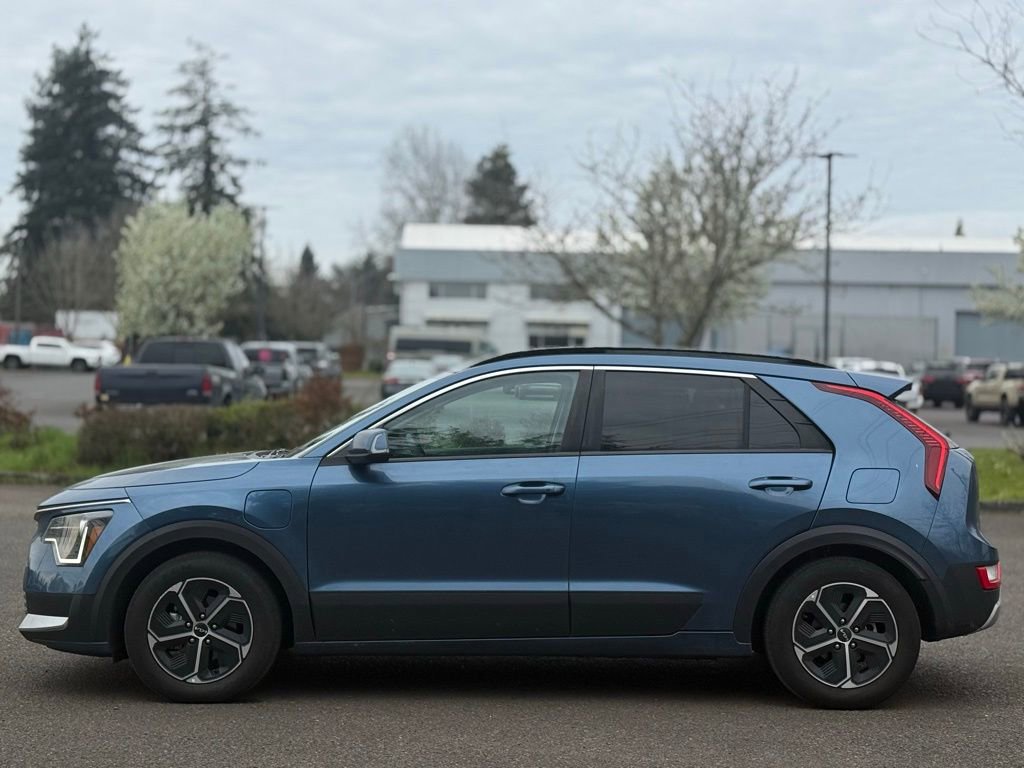 Used 2023 Kia Niro EX w/ EX Cold Weather Package image 2