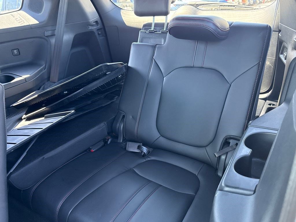 Certified 2025 Honda Pilot Black Edition image 18