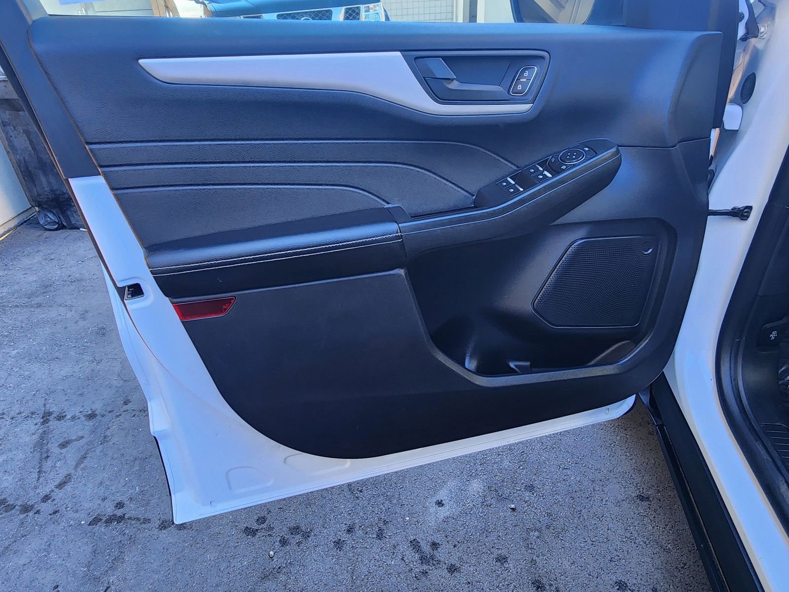 Used 2022 Ford Escape SE image 45