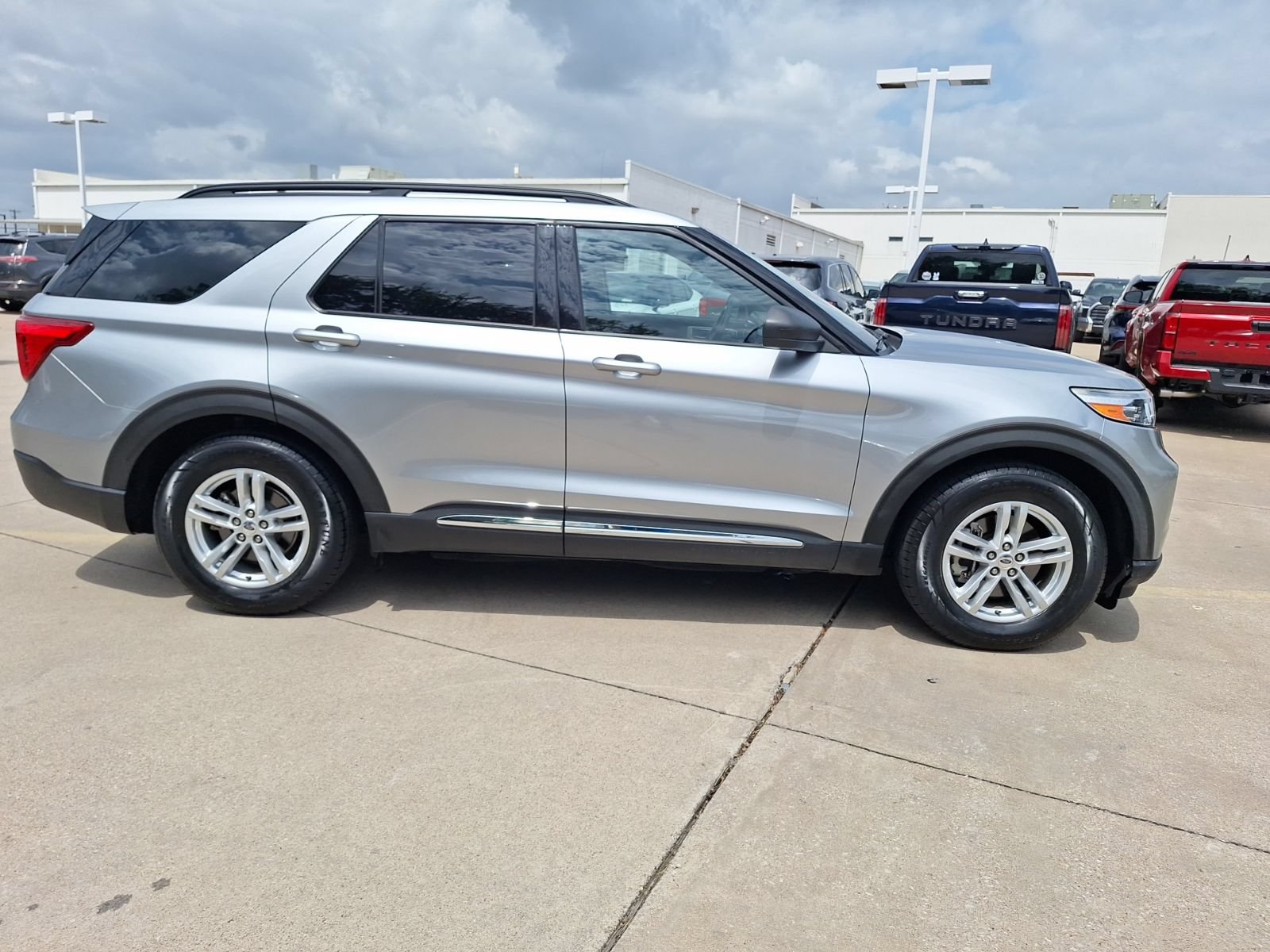Used 2020 Ford Explorer XLT w/ Comfort Package RWD image 7