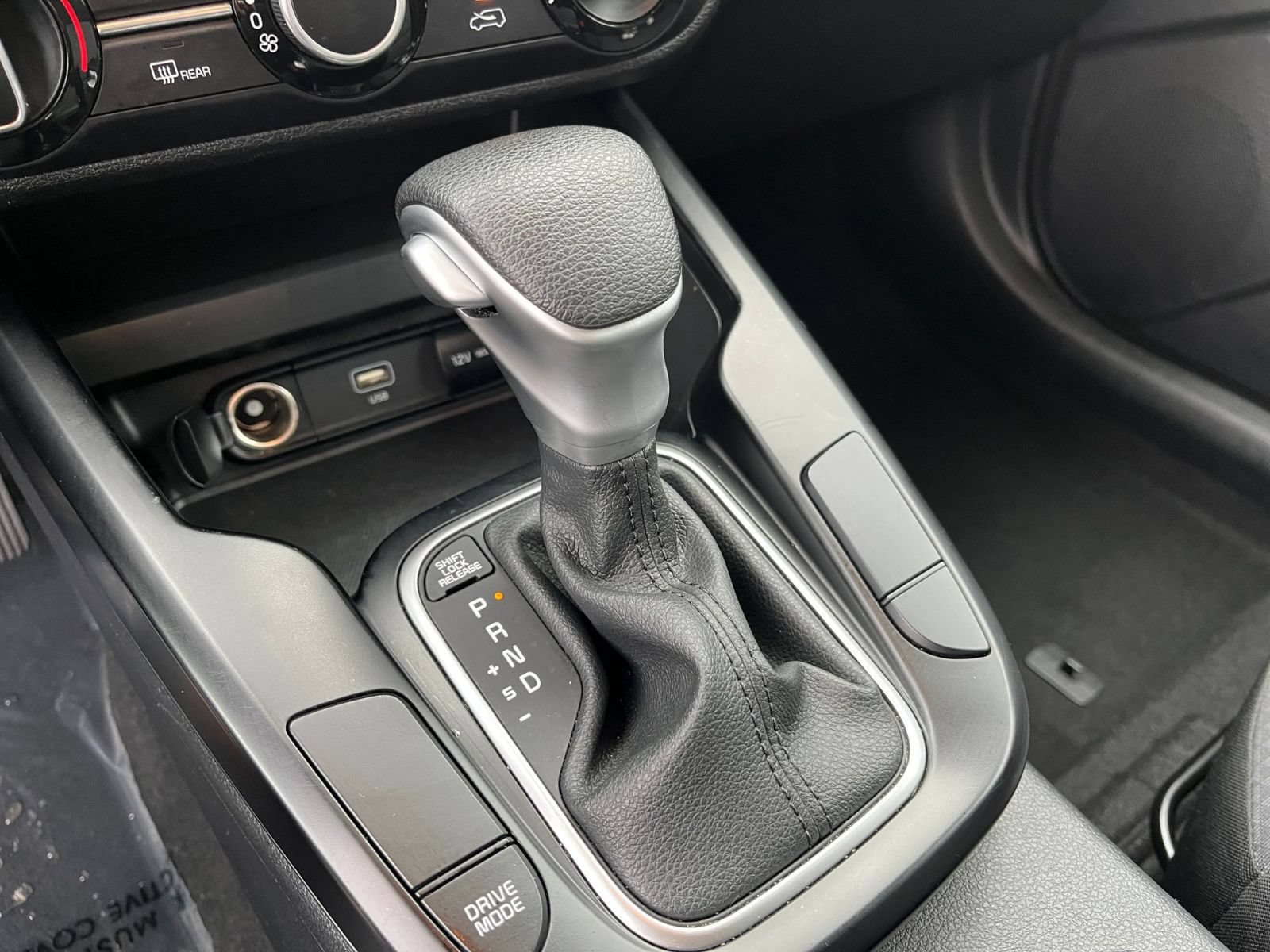 Used 2025 Kia Soul LX w/ LX Technology Package FWD image 40