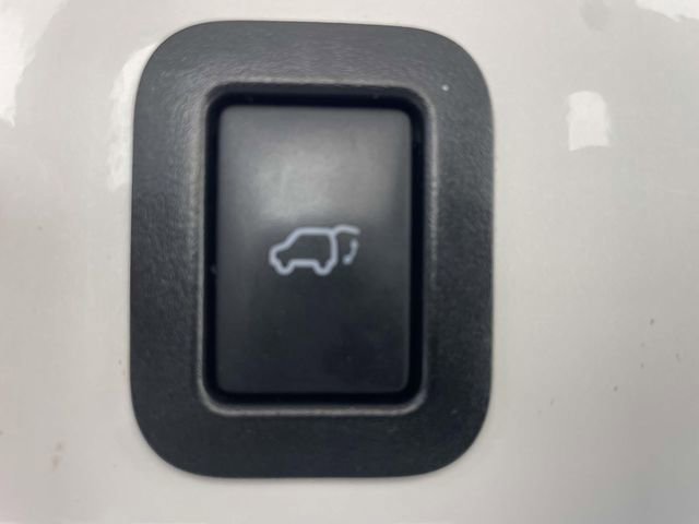 Used 2016 Toyota Highlander Limited image 9