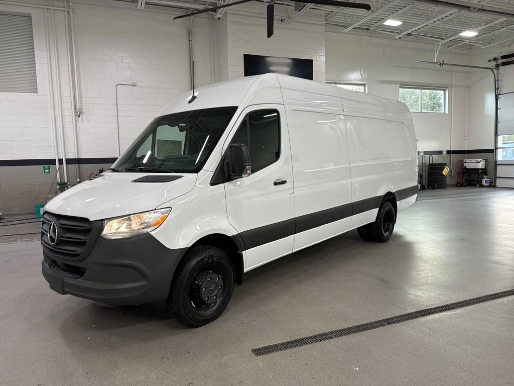 Used 2025 Mercedes-Benz Sprinter 3500 image 1