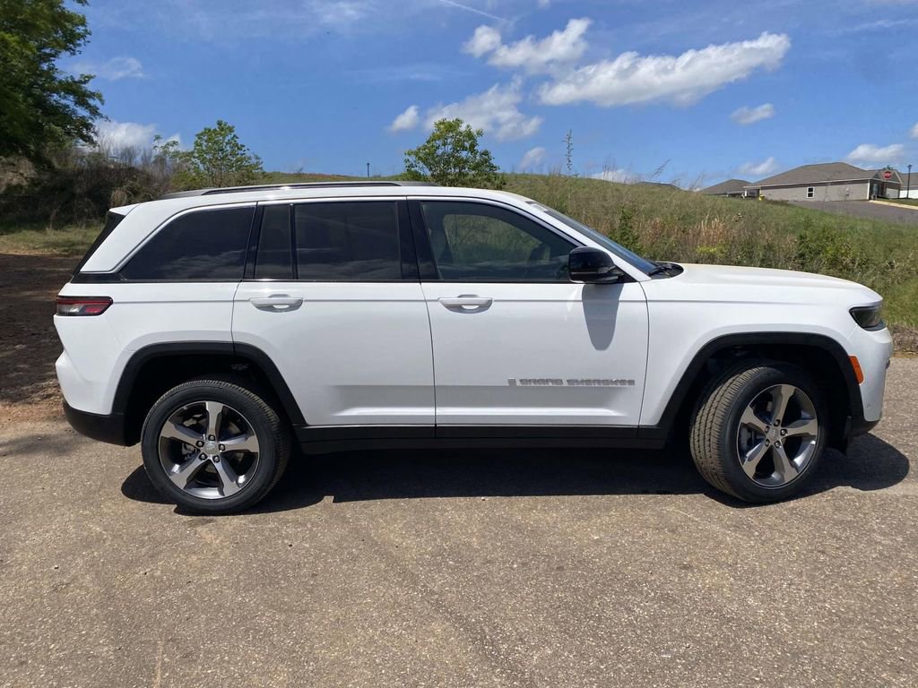 New 2026 Jeep Grand Cherokee Limited w/ Luxury Tech Group II RWD image 36