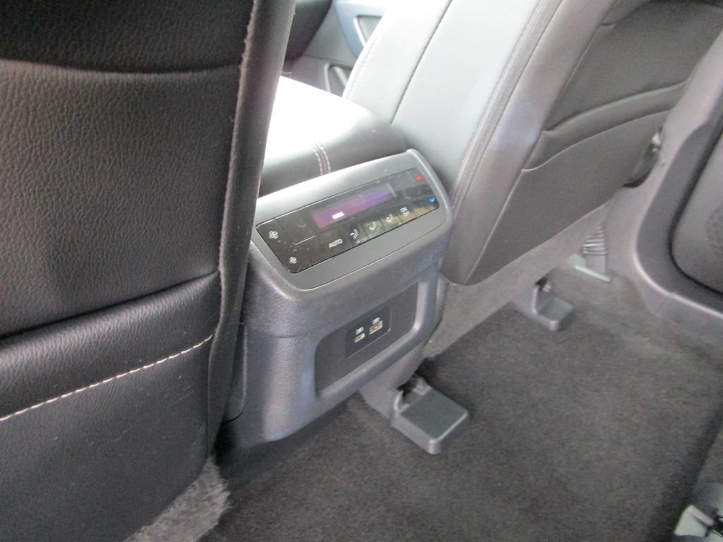 Used 2024 Nissan Pathfinder SL FWD image 17