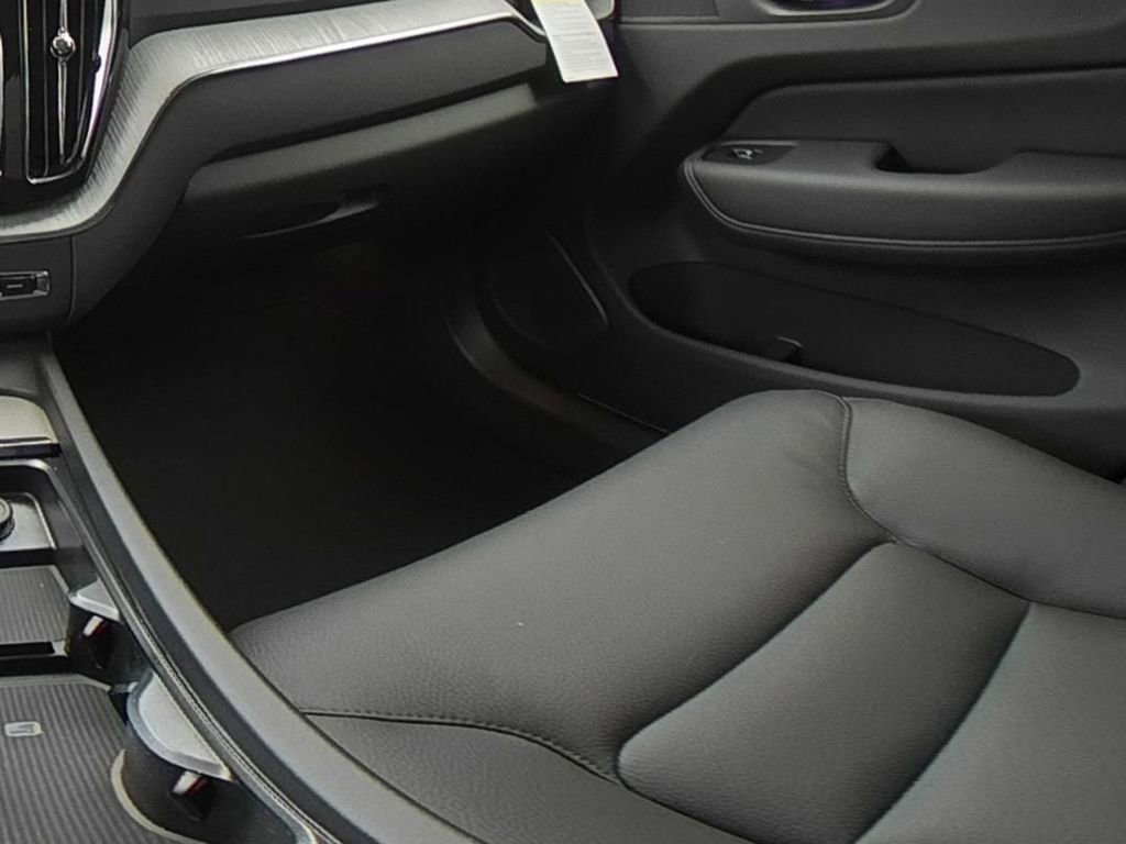 Used 2025 Volvo XC60 B5 Plus w/ Climate Package image 14