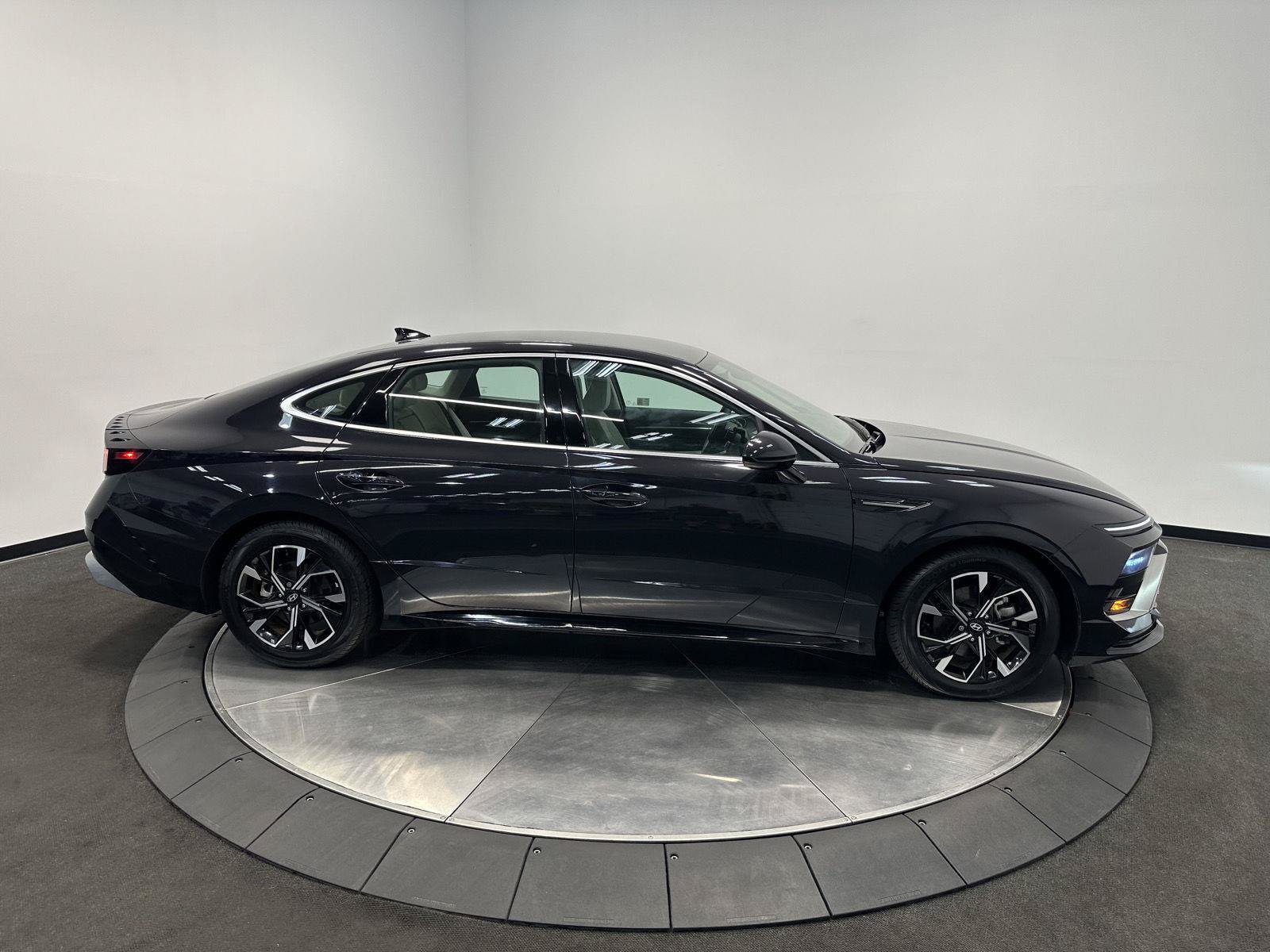 Certified 2024 Hyundai Sonata SEL AWD/4WD image 8