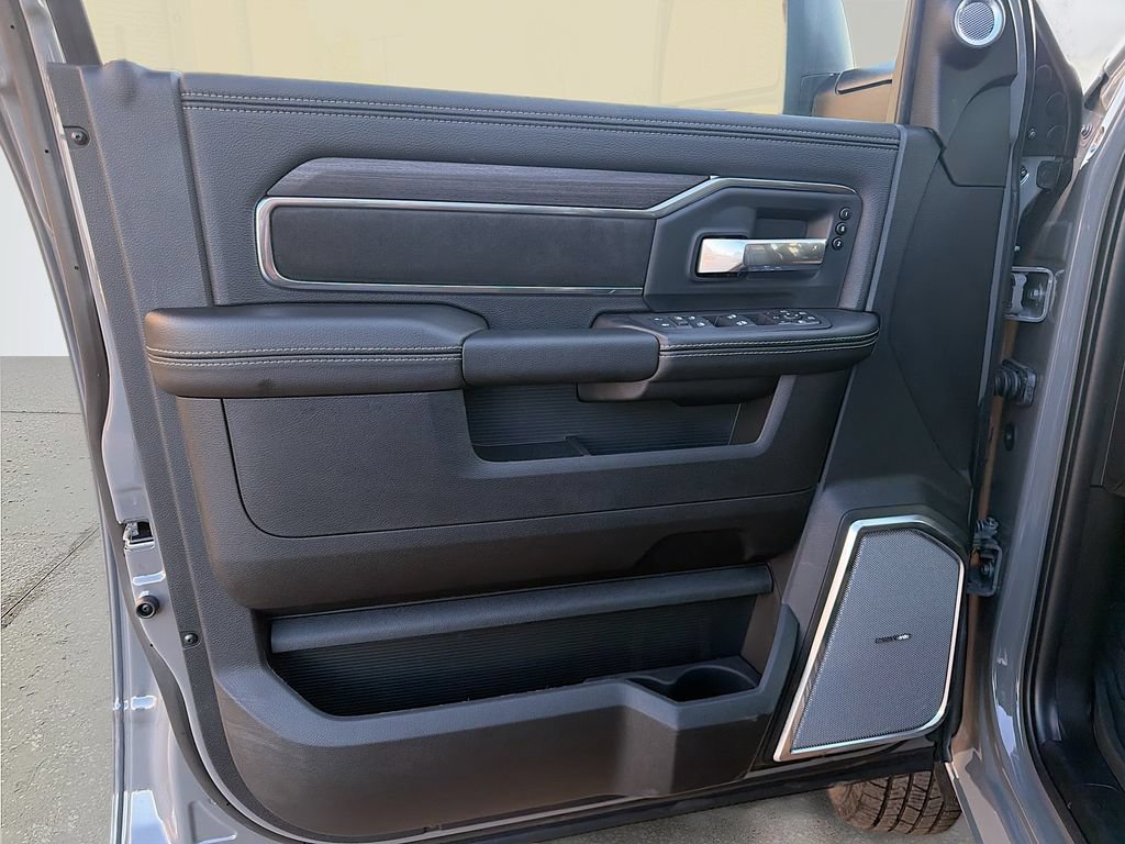 New 2026 RAM 3500 Laramie AWD/4WD image 21