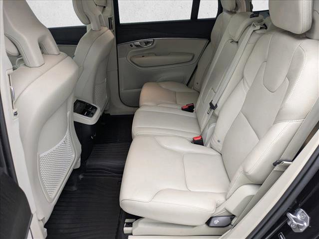 Used 2020 Volvo XC90 T6 Momentum w/ Protection Package Premier image 18