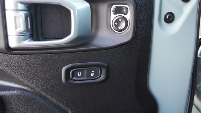 Certified 2023 Jeep Gladiator Sport AWD/4WD image 19