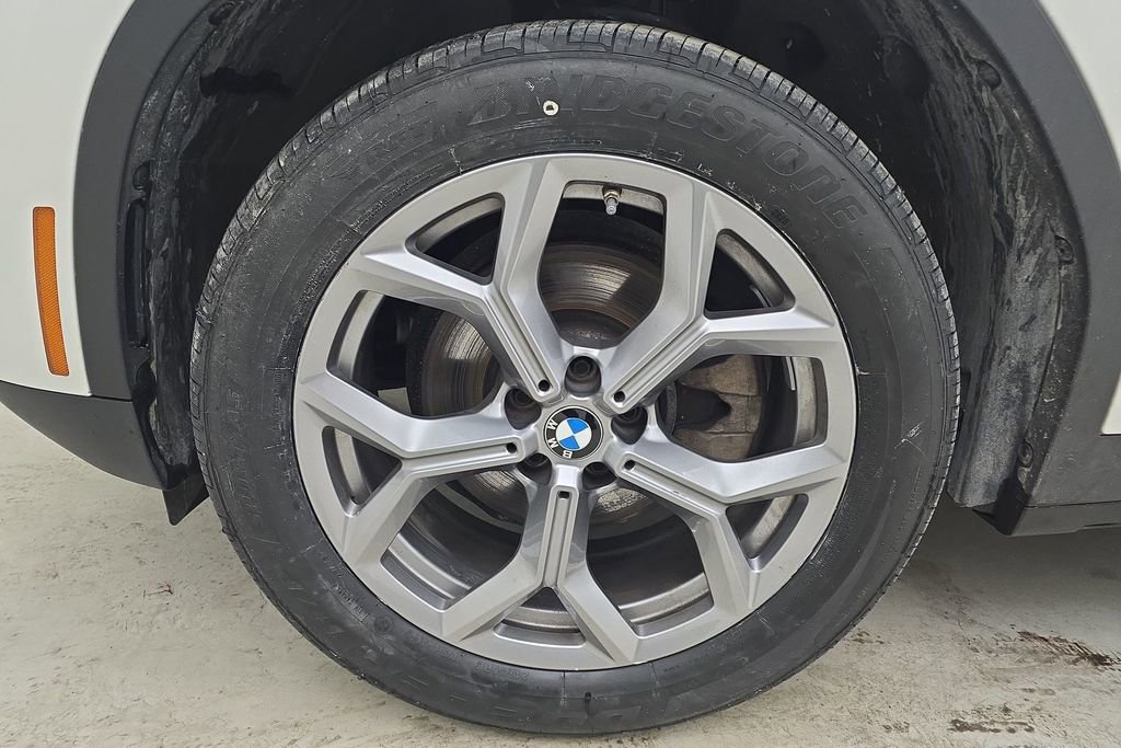 Certified 2025 BMW X4 xDrive30i w/ Premium Package image 11