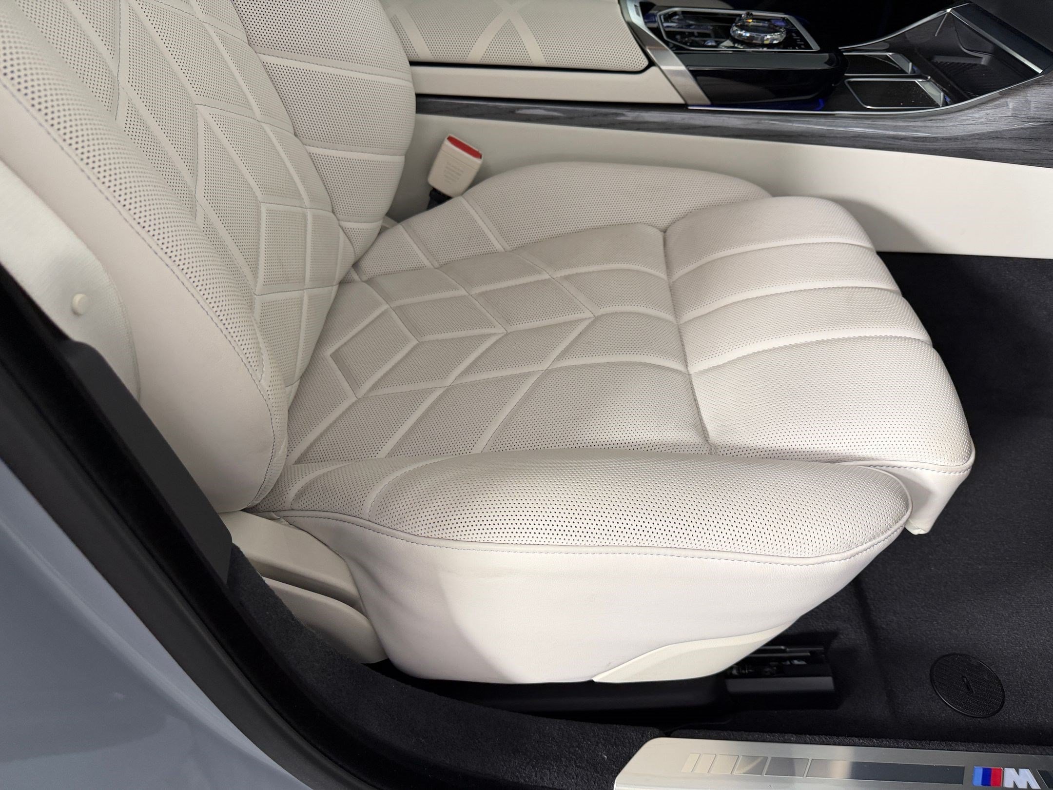 Certified 2024 BMW 740i xDrive AWD/4WD image 33