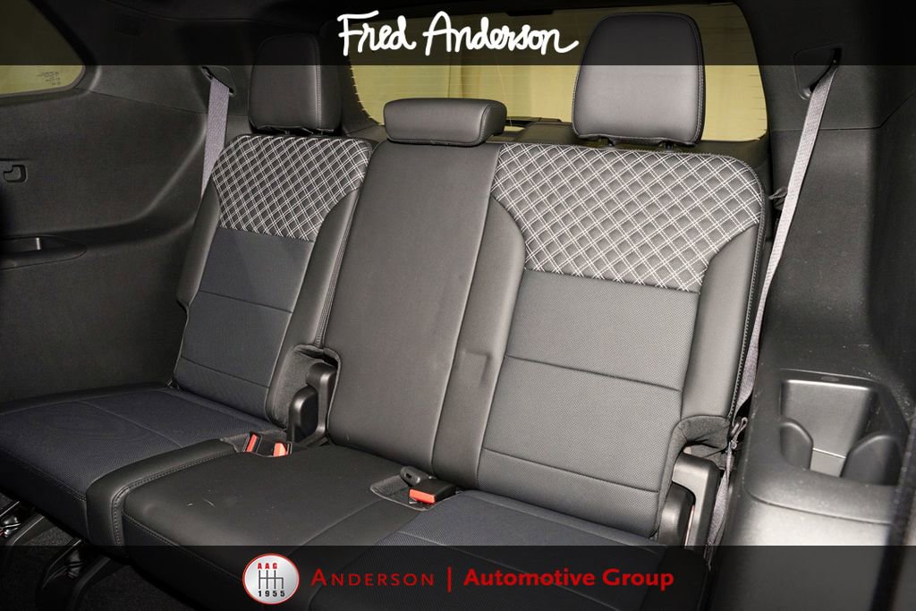 Used 2025 GMC Acadia Denali w/ Super Cruise Package FWD image 12