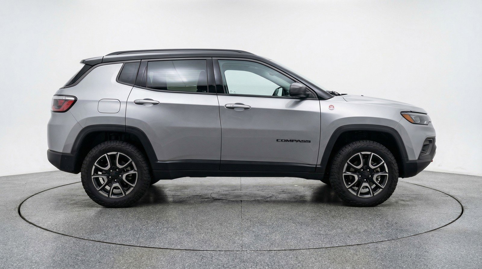 Used 2025 Jeep Compass Trailhawk AWD/4WD image 11