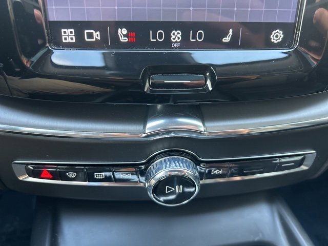 Certified 2025 Volvo XC60 B5 Core image 24