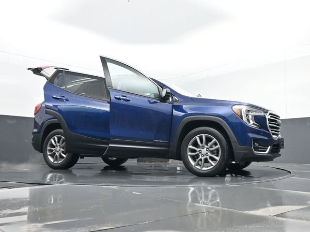 Used 2022 GMC Terrain SLT w/ Tech Package image 33