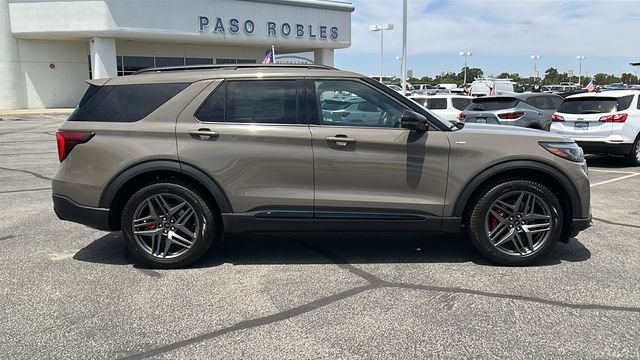 New 2026 Ford Explorer ST-Line w/ ST-Line Street Pack RWD image 2