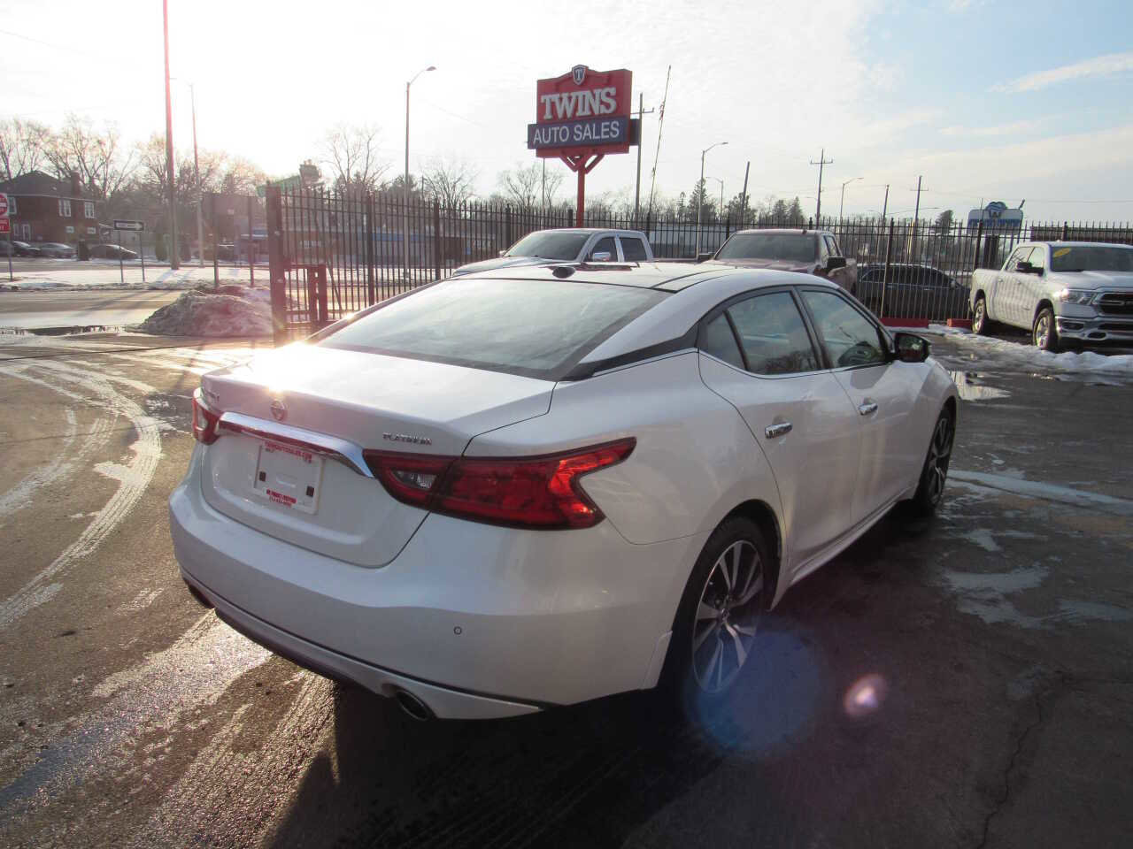Used 2016 Nissan Maxima Platinum w/ Interior Lighting Package image 5