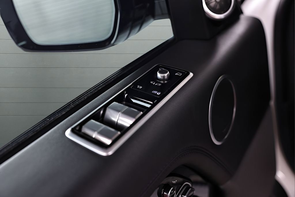 Used 2022 Land Rover Range Rover P525 Westminster Edition image 29