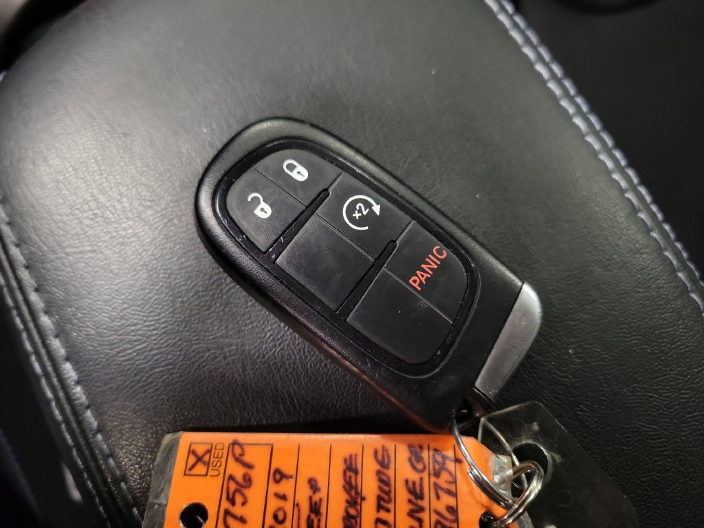 Used 2019 Jeep Cherokee Latitude Plus w/ Cold Weather Group AWD/4WD image 20