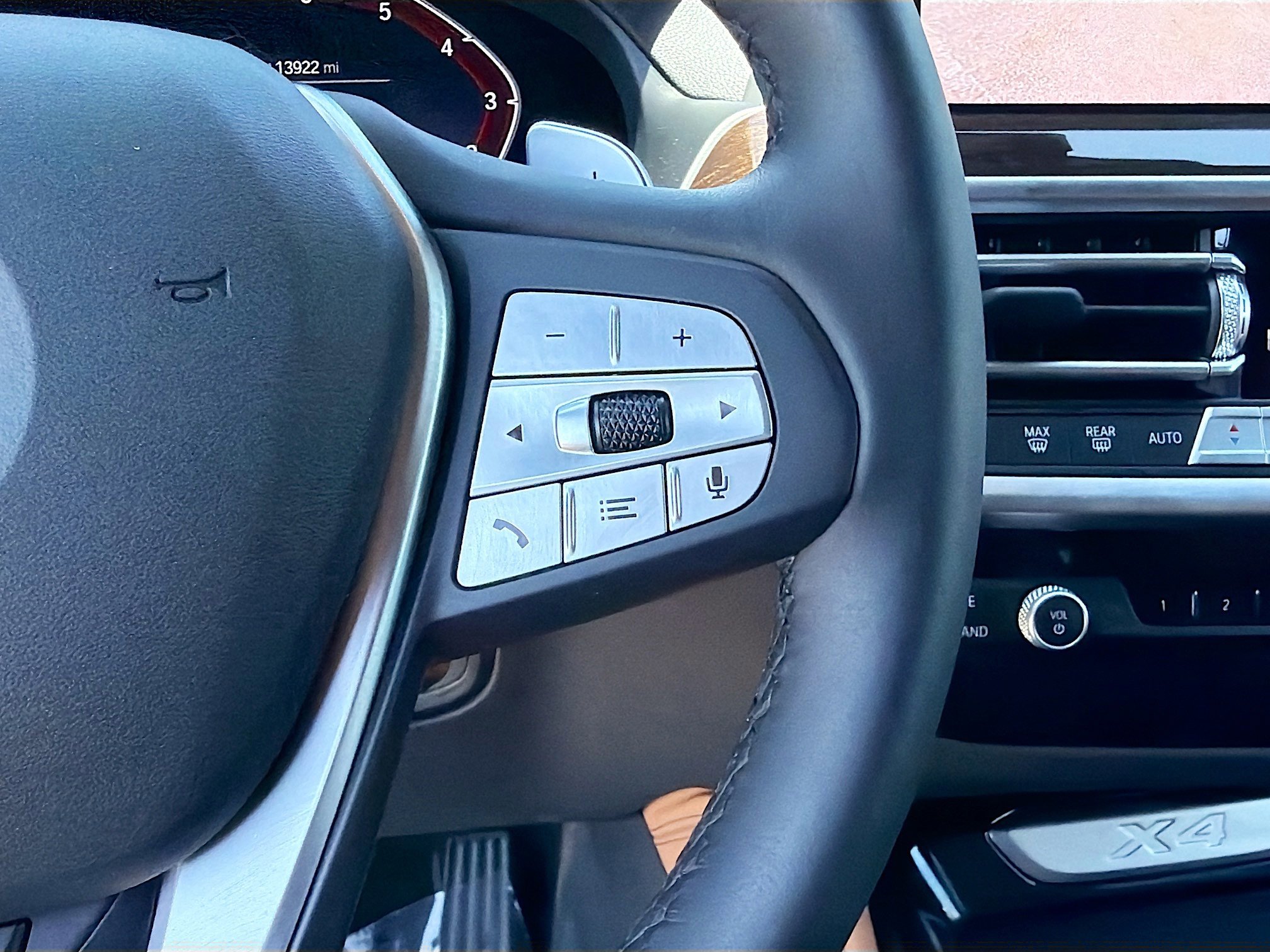 Used 2025 BMW X4 xDrive30i AWD/4WD image 38
