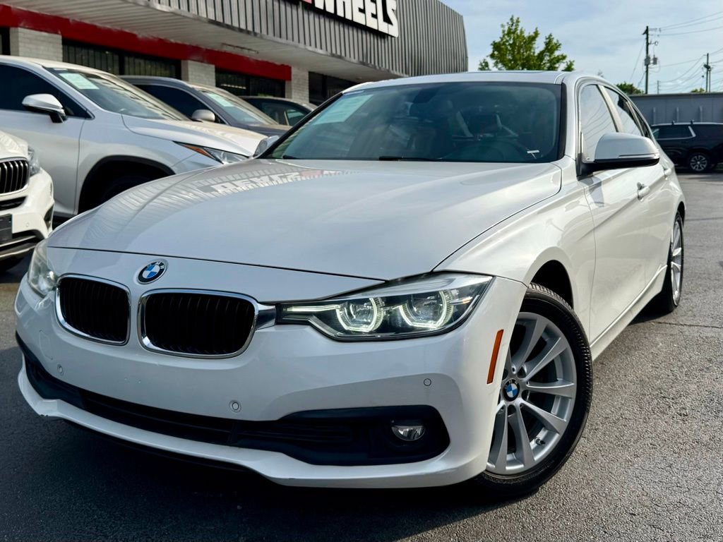 Used 2018 BMW 320i Sedan RWD image 1