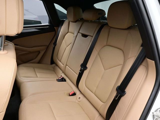 Certified 2023 Porsche Macan image 13