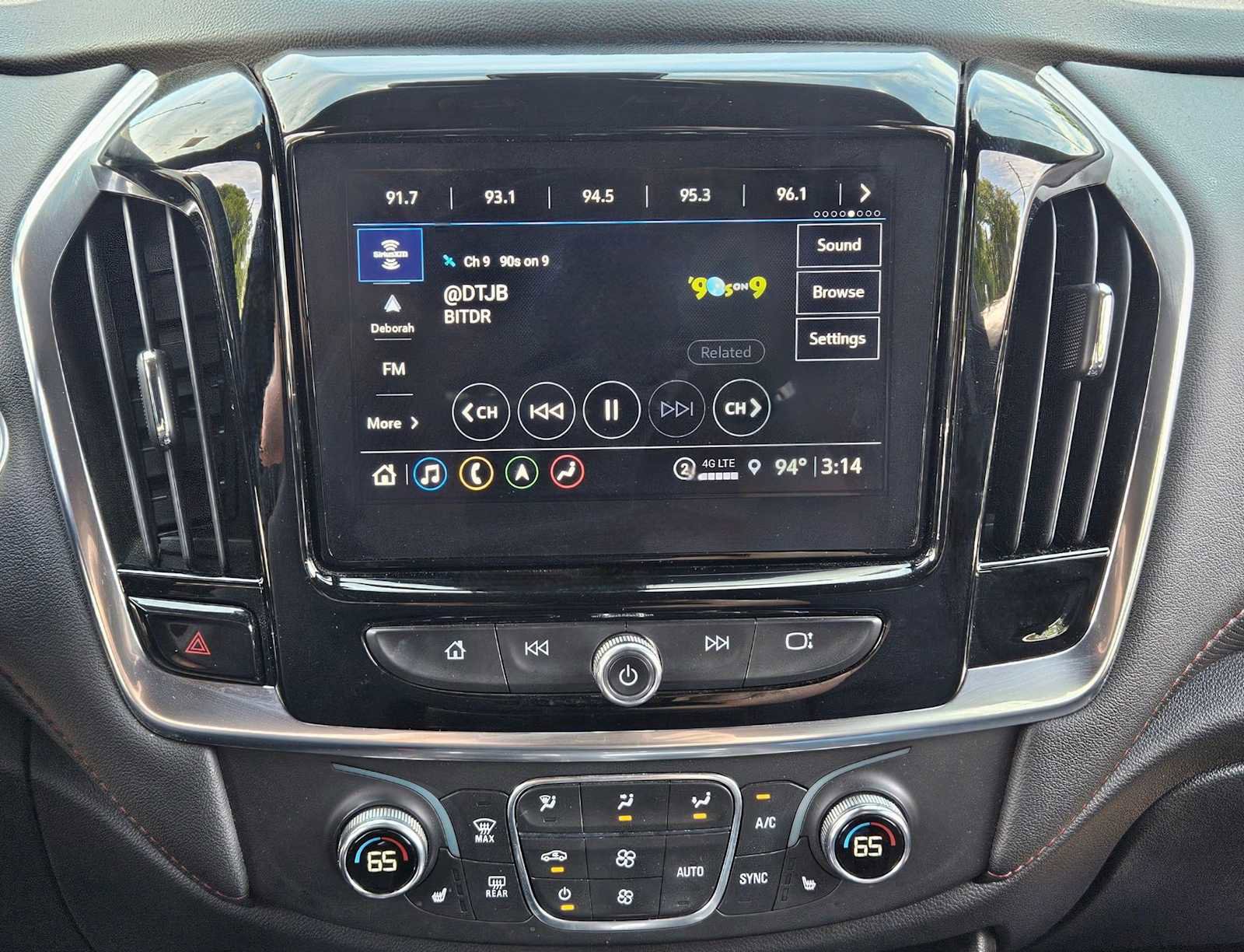 Used 2023 Chevrolet Traverse RS FWD image 18