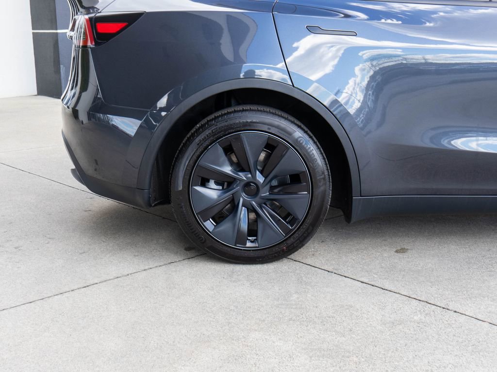 Used 2024 Tesla Model Y Long Range image 35